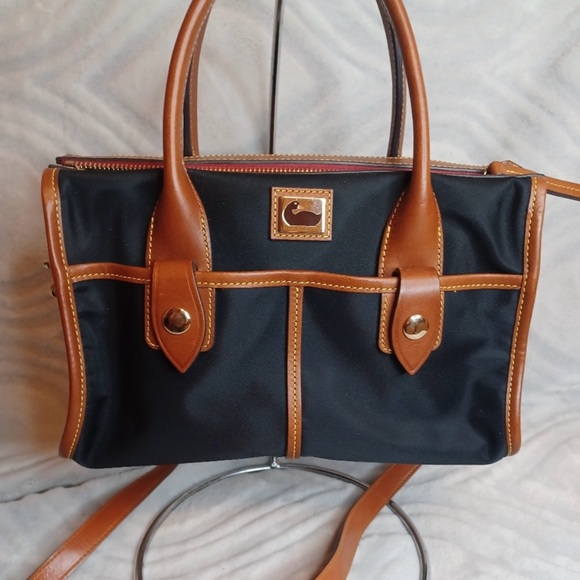 Dooney & Bourke Handbags - Dooney & Bourke Vintage Bag Like New!